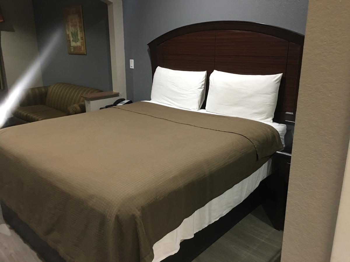 Regency Suites Iah Beltway 8 Хьюстон Экстерьер фото