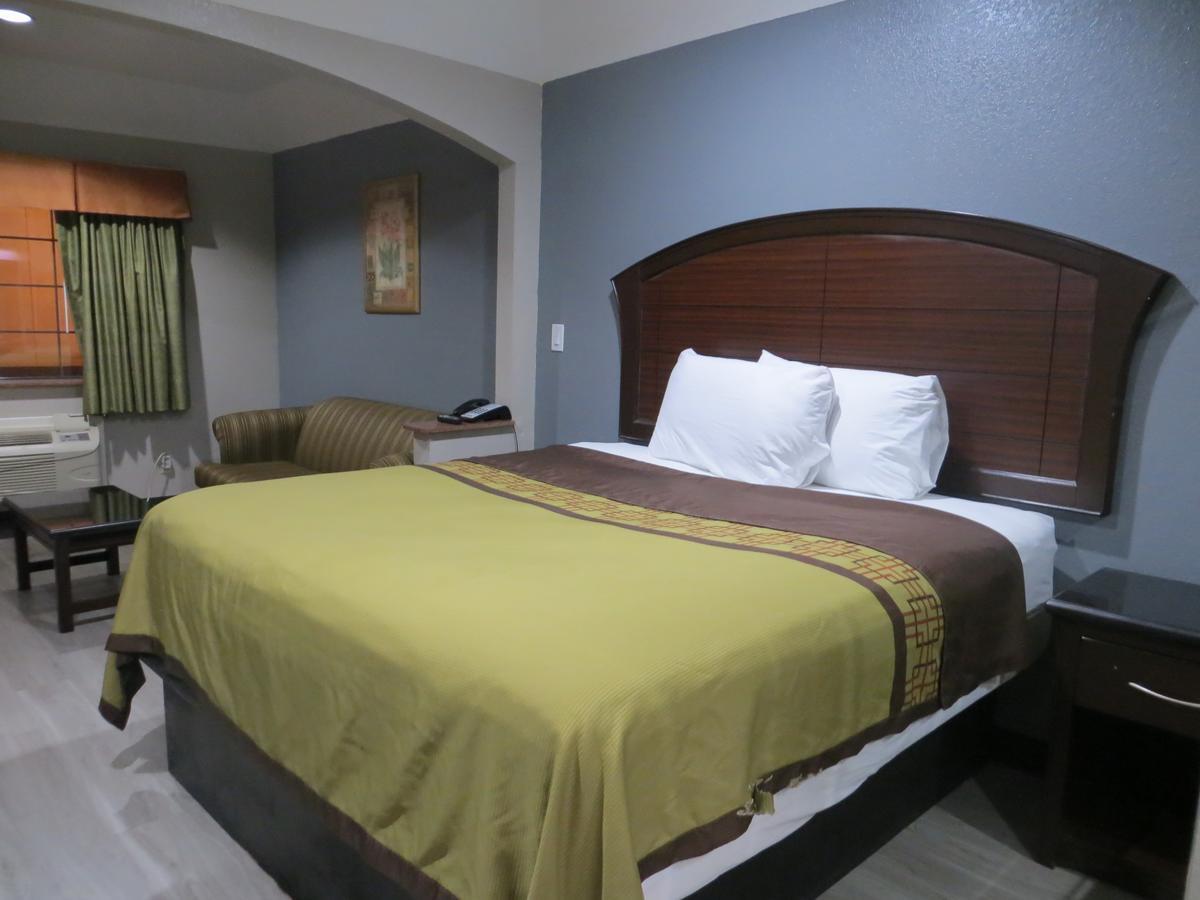 Regency Suites Iah Beltway 8 Хьюстон Экстерьер фото