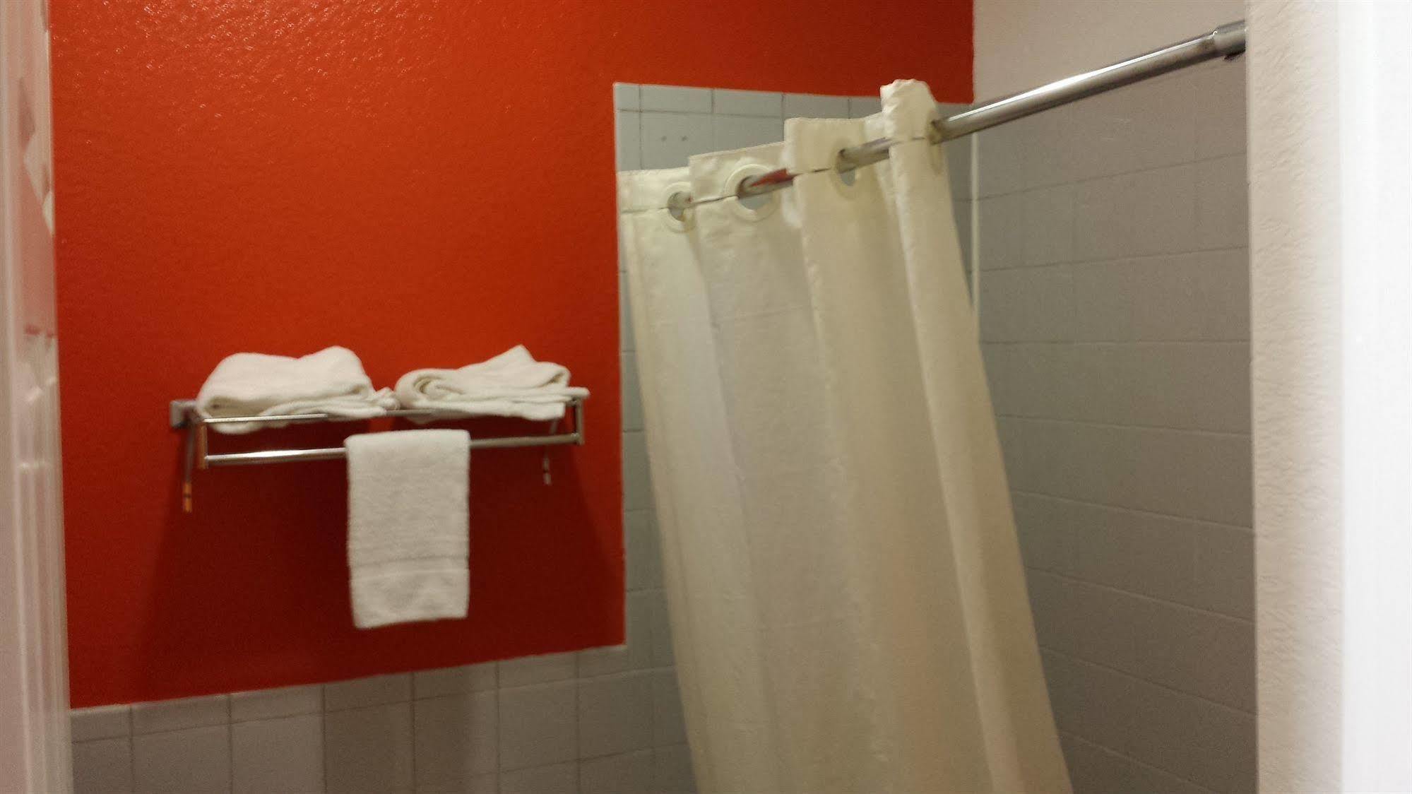 Regency Suites Iah Beltway 8 Хьюстон Экстерьер фото